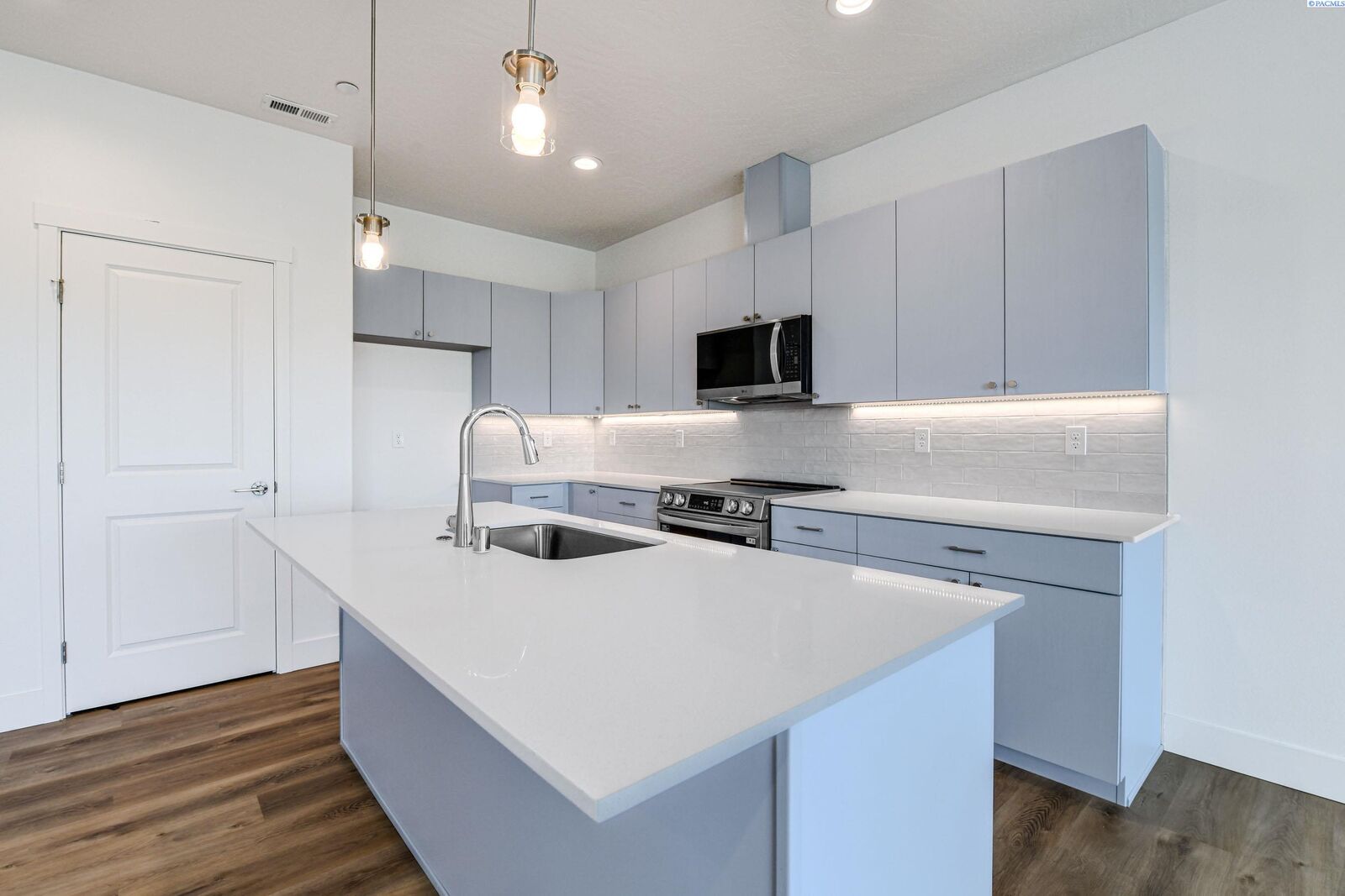 Property Photo:  4541 Road 114  WA 99301 