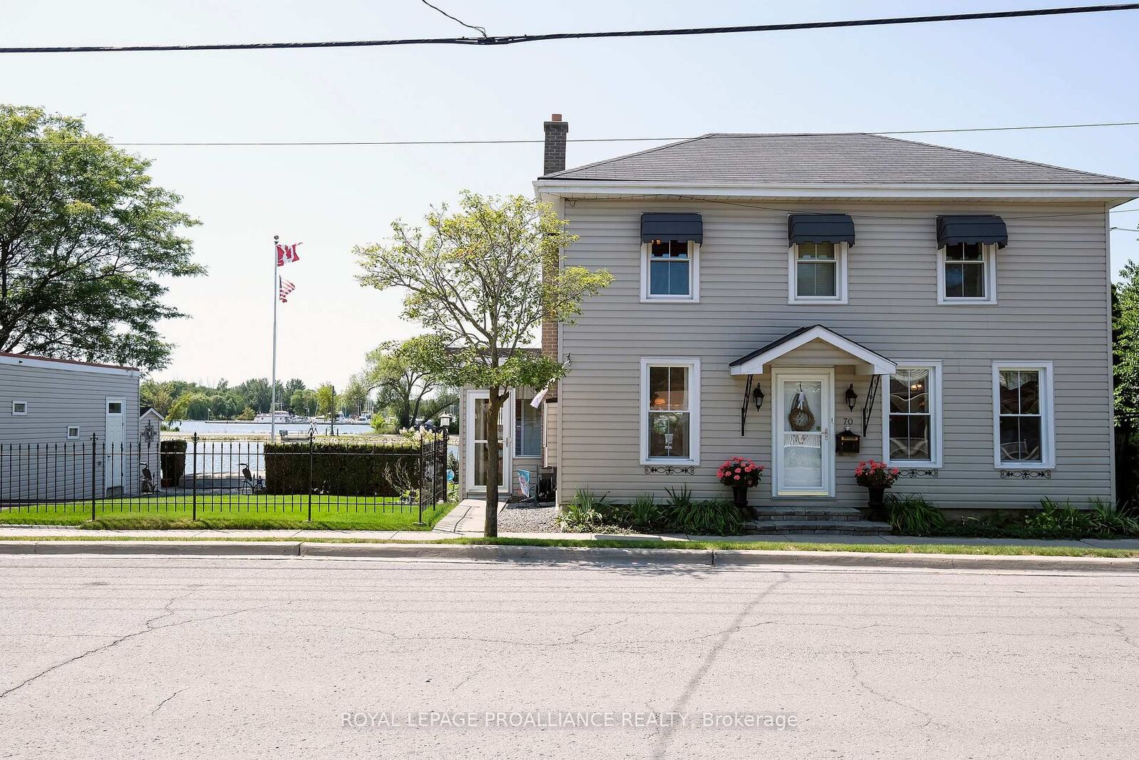 Property Photo:  70 Front Street S  ON K8N 2Y3 