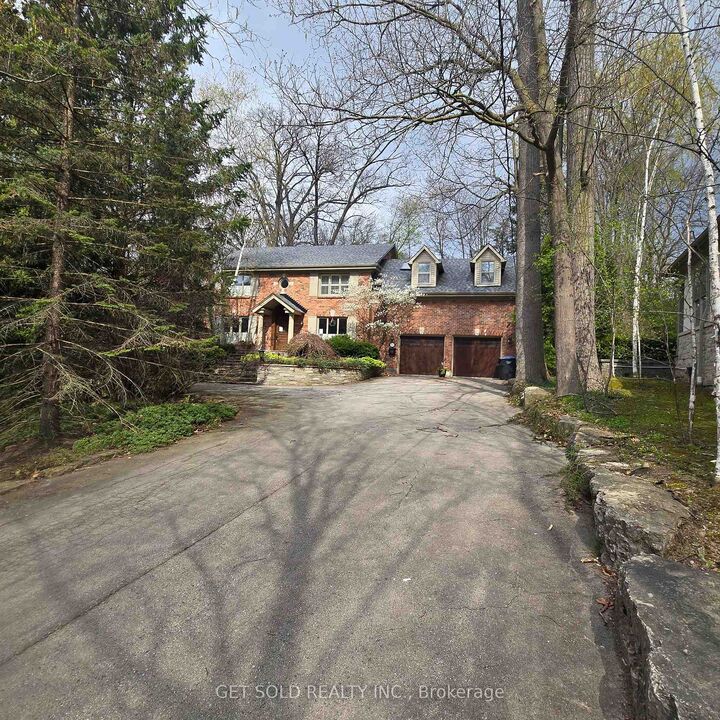 Property Photo: 1701 Birchwood Drive ON L5J 1T7