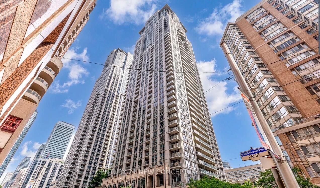 Property Photo:  761 Bay Street 404  ON M5G 2R2 