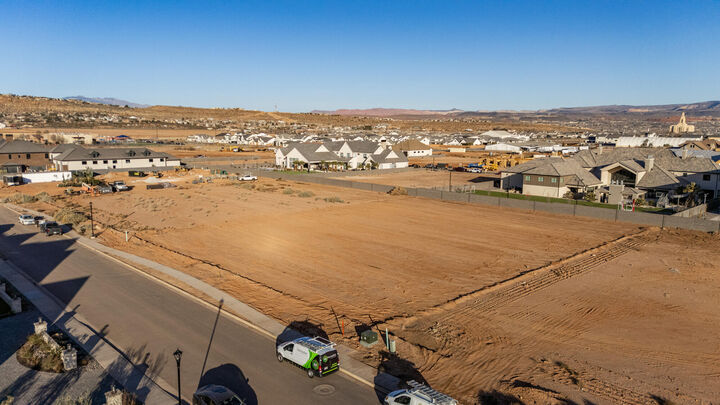 Property Photo:  3311 E Ashbury Dr 18  UT 84790 