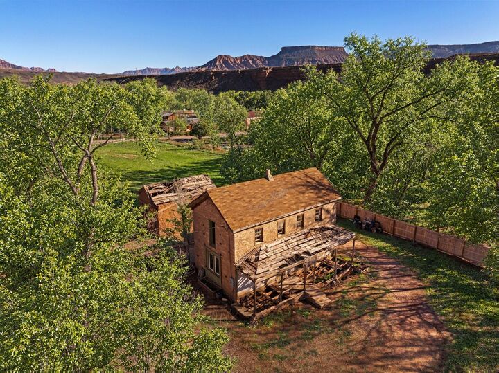 Property Photo: 83 W 100 S UT 84779