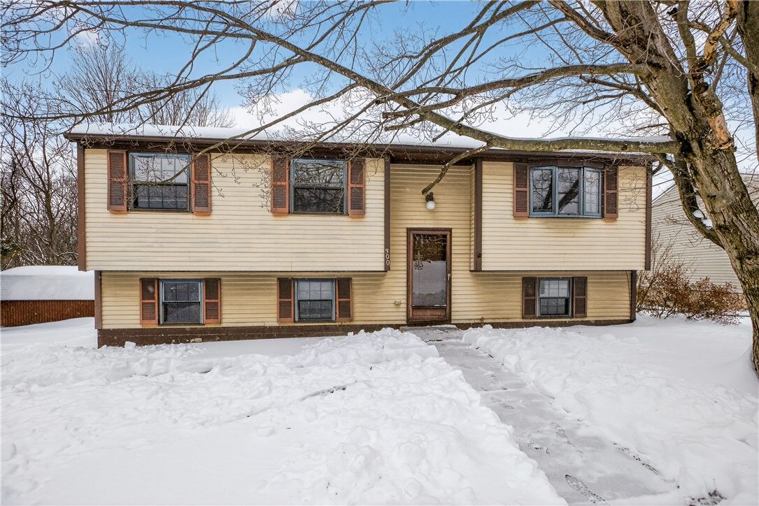 Property Photo:  300 Moonridge Drive  PA 15042 