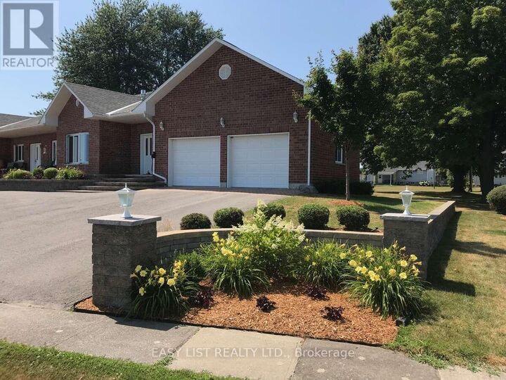 Property Photo:  36 Elizabeth Drive  ON K0E 1K0 