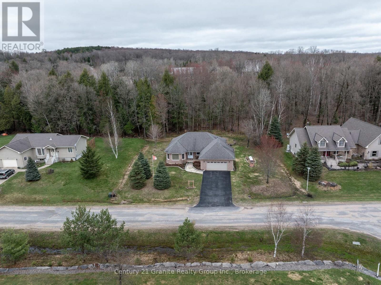 Property Photo:  117 Halbiem Crescent  ON K0M 1S0 