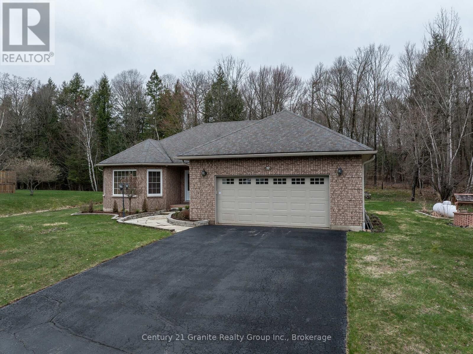 Property Photo:  117 Halbiem Crescent  ON K0M 1S0 