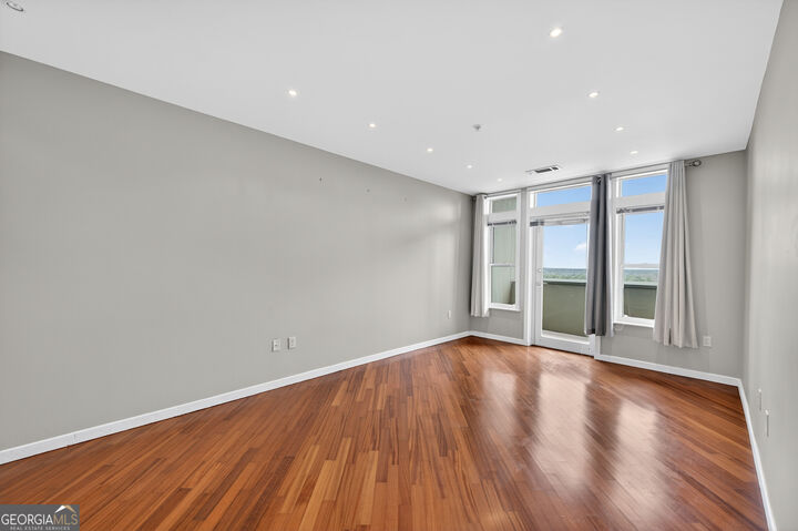 Property Photo:  3334 Peachtree Road NE 1410  GA 30326 