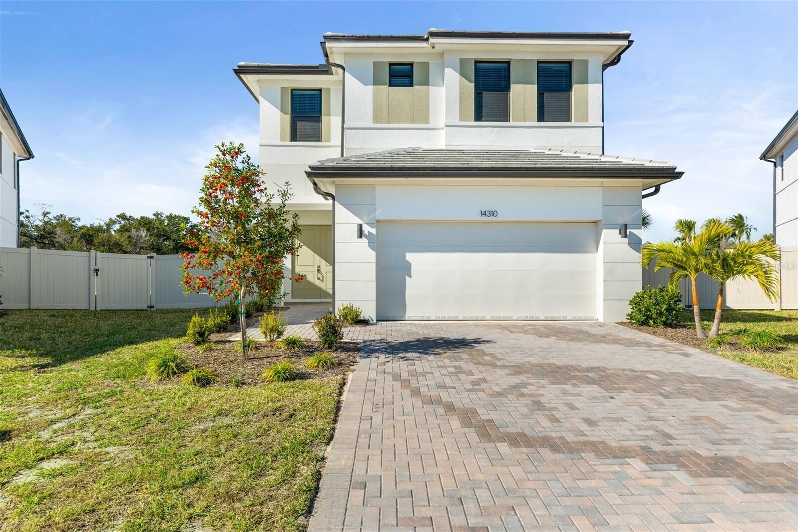 Property Photo: 8044 Gulfstream Court 14318 FL 34202