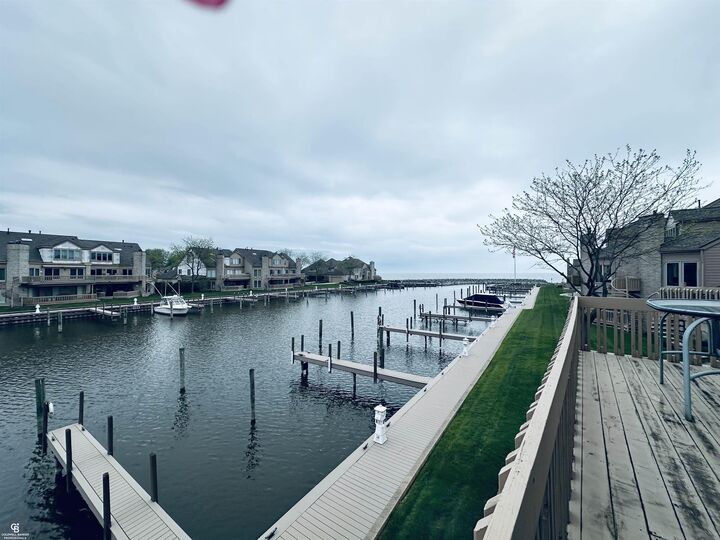 Property Photo:  26140 Harbour Pointe Dr S Drive  MI 48045-3298 