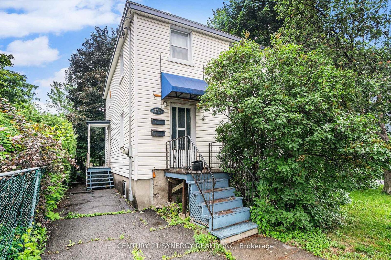 Property Photo:  327 Richelieu Avenue  ON K1L 6J8 