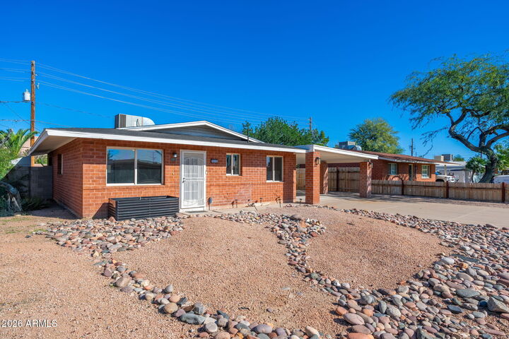 Property Photo: 1512 W Fairmont Drive AZ 85282