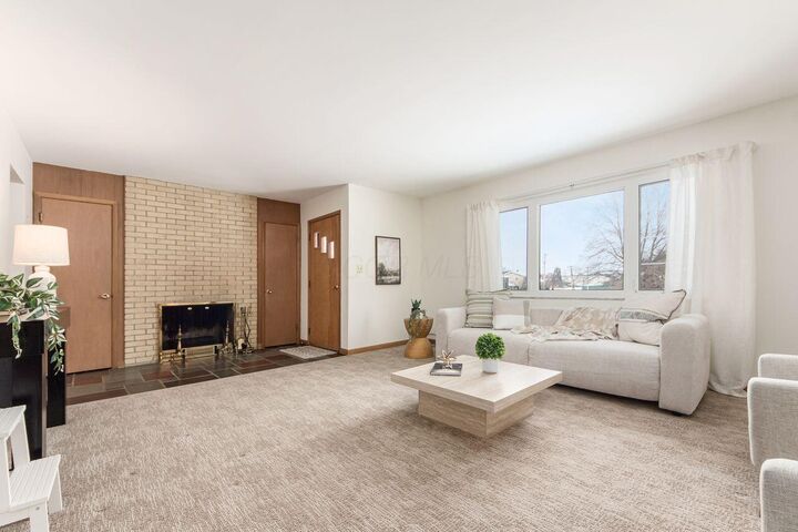 Property Photo: 1811 Hove Road OH 43221