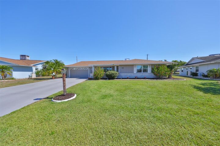 Property Photo:  607 Fox Hills Drive  FL 33573 