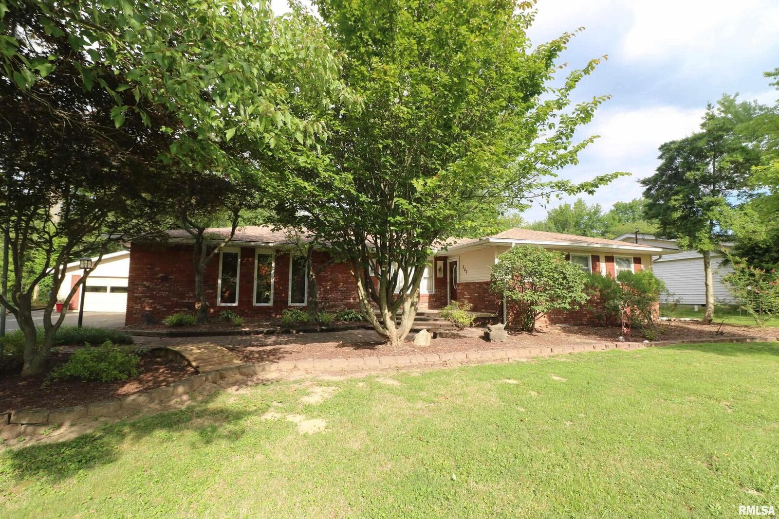 Property Photo:  303 S Greenbriar Road  IL 62918 