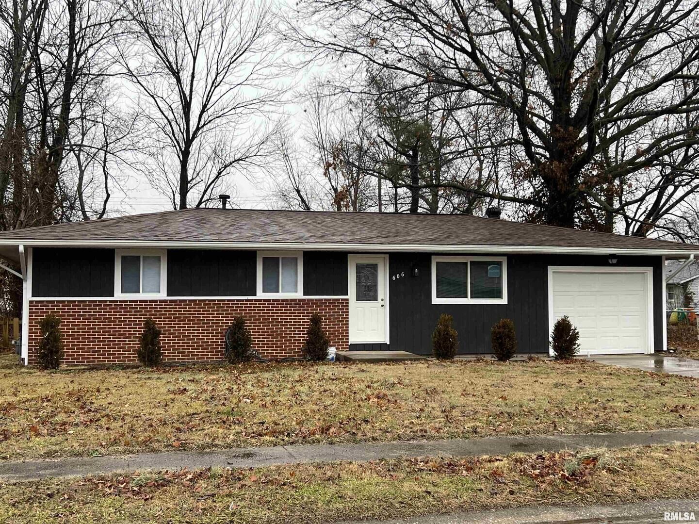 Property Photo: 606 E Cindy Street IL 62901