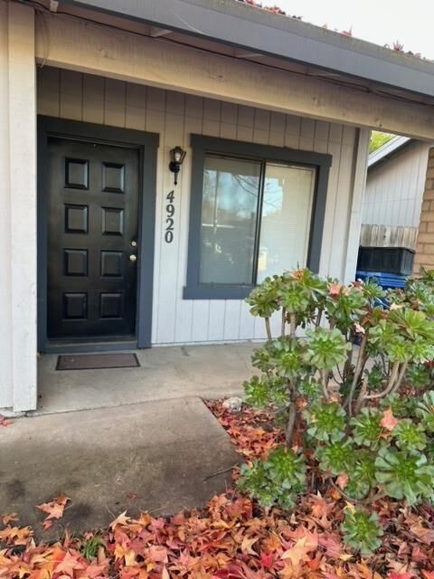 Property Photo: 4920 Saddlerock Way CA 95841