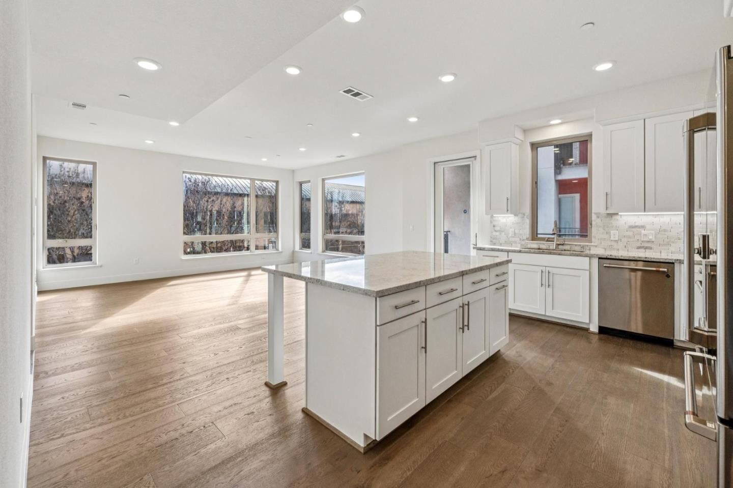 Property Photo:  1058 Foster Square Lane 204  CA 94404 