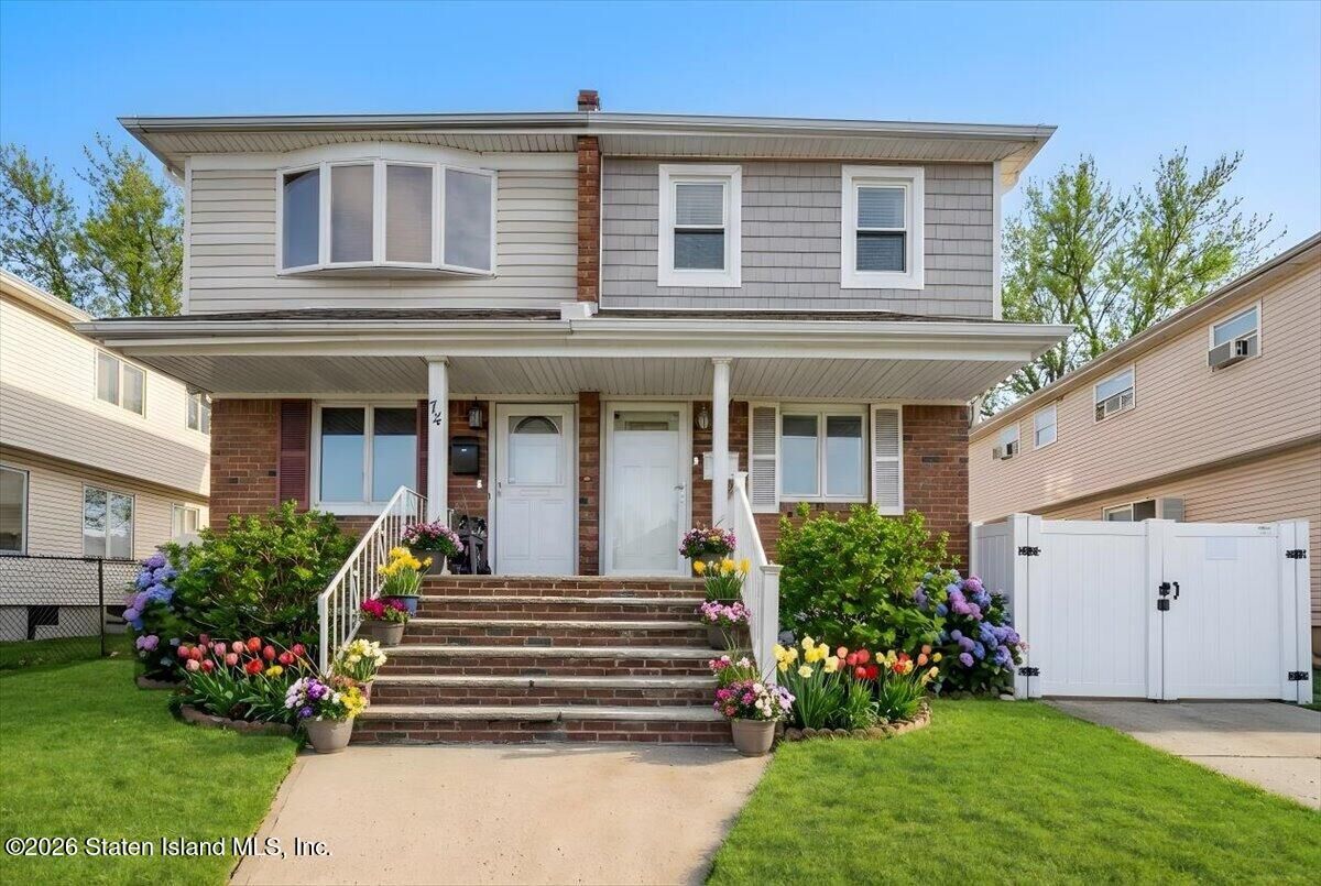 Property Photo:  76 E Brandis Avenue  NY 10308 