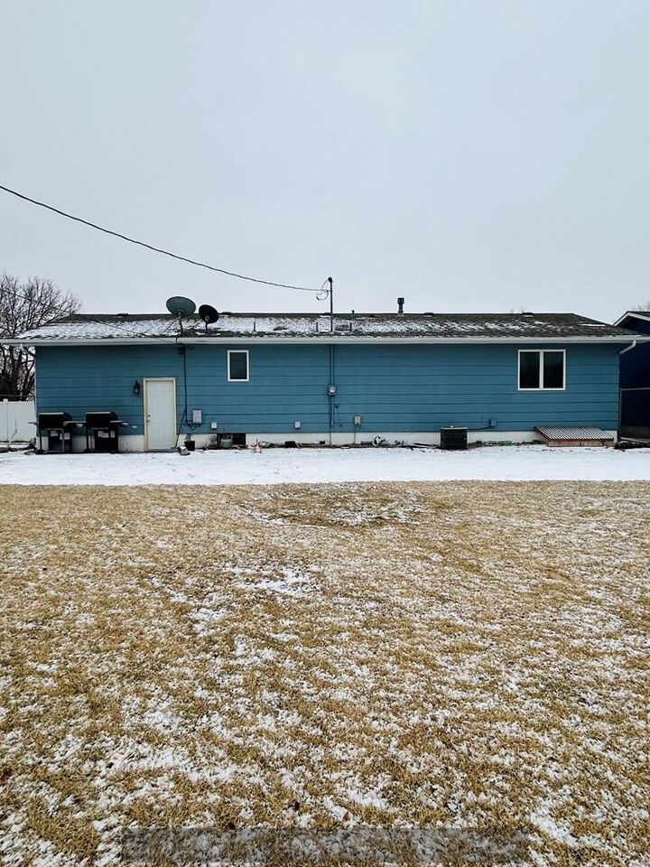 Property Photo:  816 E 12th St  NE 68801 