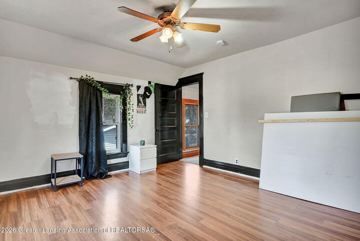 Property Photo: 122 E Shaw Street MI 48813