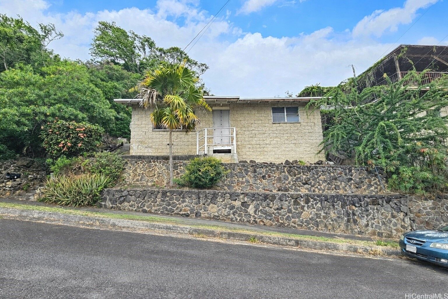 Property Photo: 726 Iaukea Street HI 96813