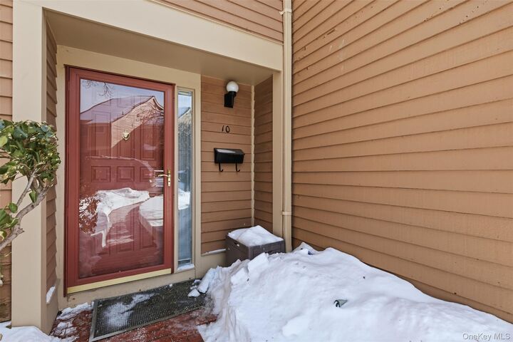 Property Photo:  10 Bayberry Lane  NY 10573 