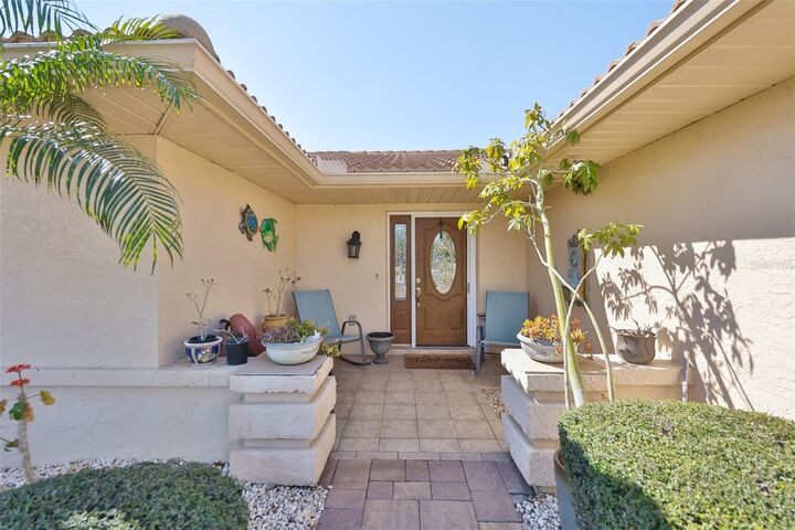 Property Photo: 705 Baltusrol Way FL 33573