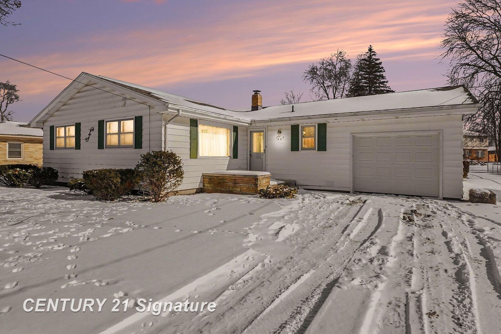 Property Photo:  2834 Clayburn Road  MI 48603 