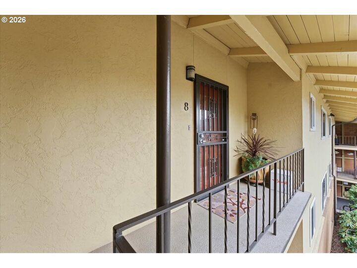 Property Photo:  1400 SE Lava Dr #8  OR 97222 