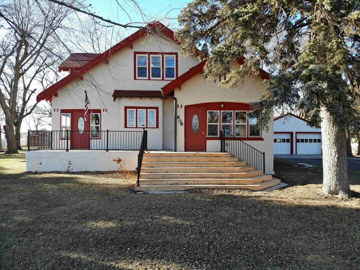 Property Photo:  808 Main St.  SD 57066 