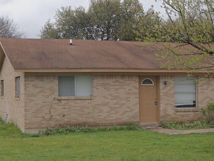 Property Photo:  2500 Parker Drive A  TX 78628 