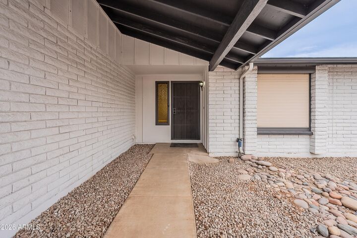 Property Photo:  5817 S Siesta Lane  AZ 85283 