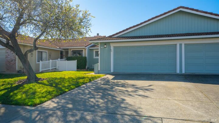 Property Photo: 104 Bryce Way CA 95687