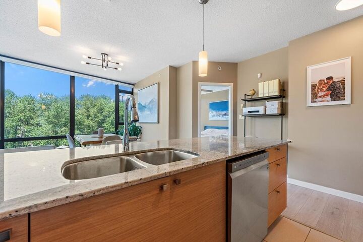 Photo de la propriété: 110 Brew Street 704 BC V3H 0E4