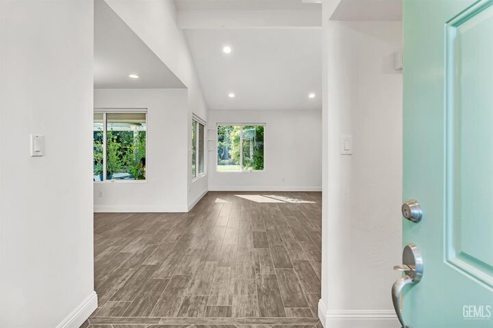 Property Photo:  7009 Quailwood Drive  CA 93309 