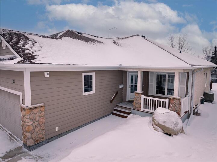 Property Photo:  420 John Forsyth Road  MB R2N 4M8 