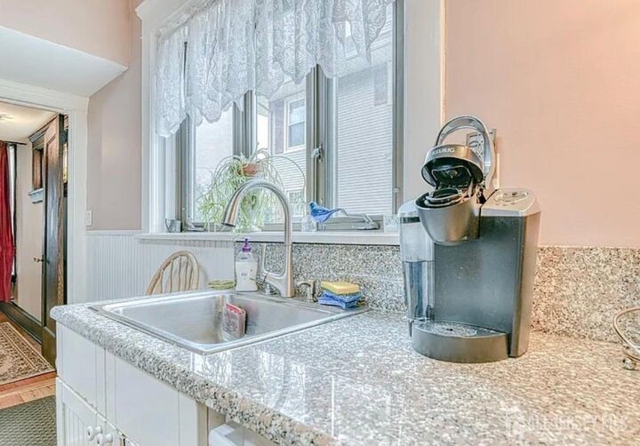 Property Photo:  5 Llewellyn Place  NJ 08901 