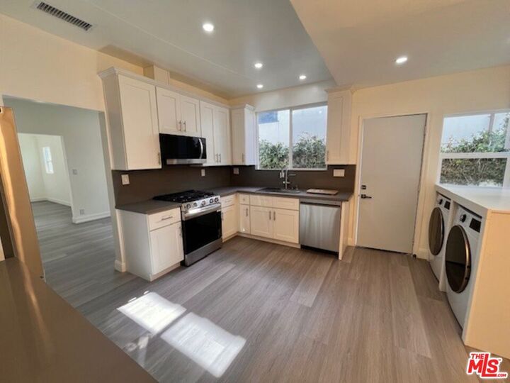 Property Photo:  841 N Kilkea Dr  CA 90046 