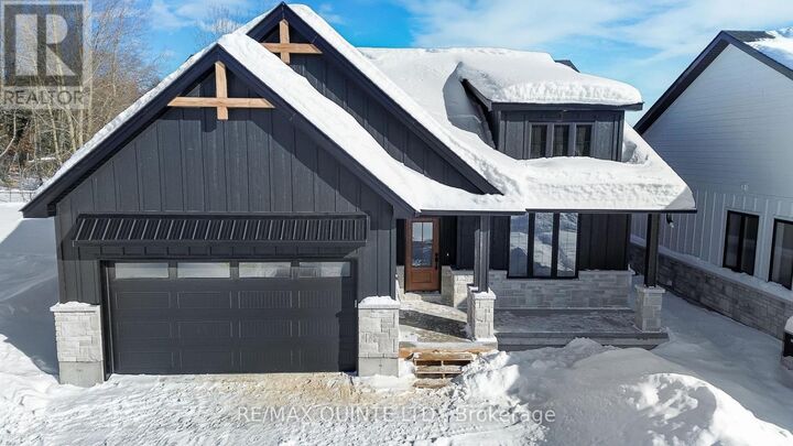 Property Photo:  8 Deerview Drive  ON K8V 0L8 