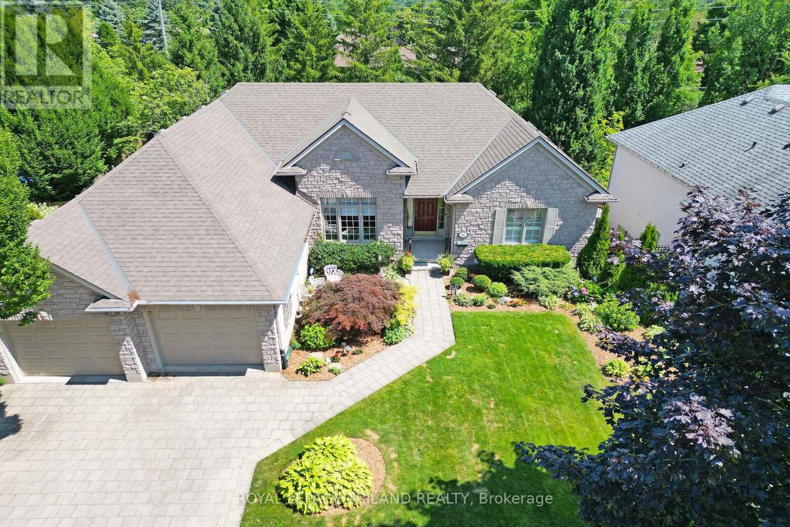 Property Photo:  26 Butternut Lane  ON N6K 4J4 