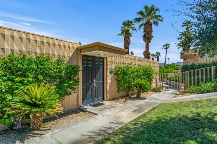 Property Photo:  72887 El Paseo #601  CA 92260 