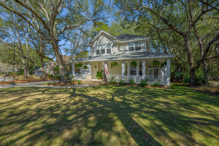 Property Photo:  1723 Lilaberry Lane  FL 32578 