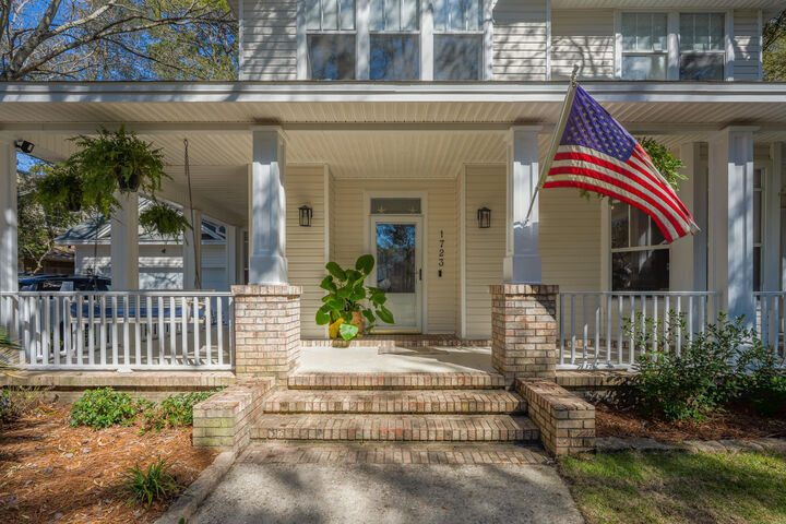 Property Photo:  1723 Lilaberry Lane  FL 32578 