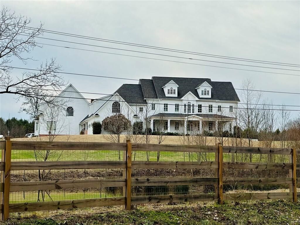 Property Photo: 31 Duck Pond Road GA 30170