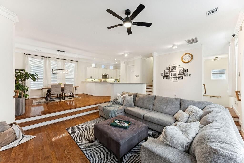 Property Photo:  5737 Kansas Street  TX 77007 