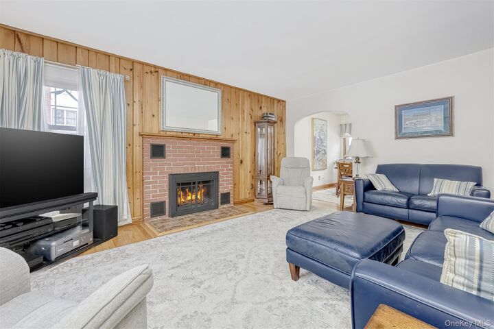 Property Photo:  7 Woodland Place  NY 10952 