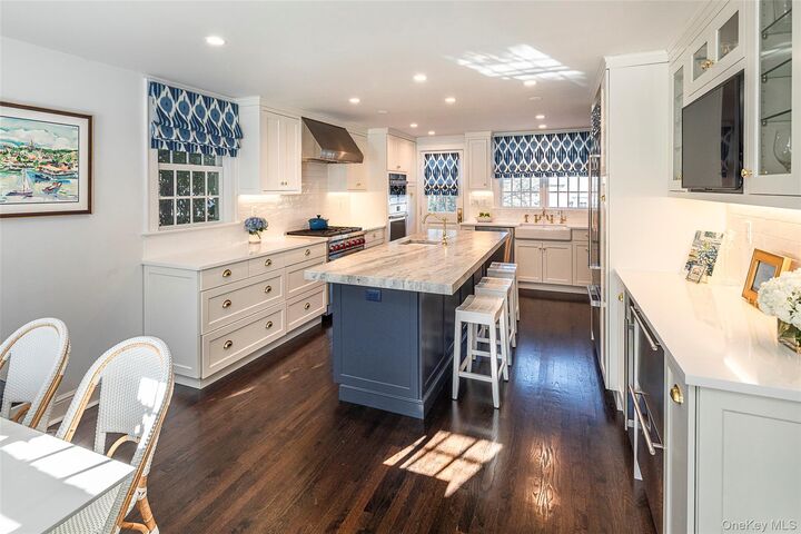 Property Photo:  5 Orchard Place  NY 10708 