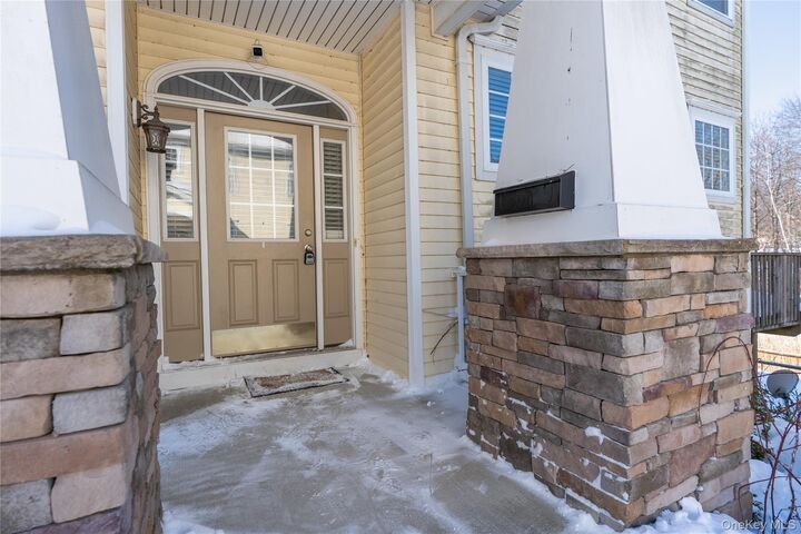 Property Photo:  49 Woodside Knolls Drive  NY 10940 