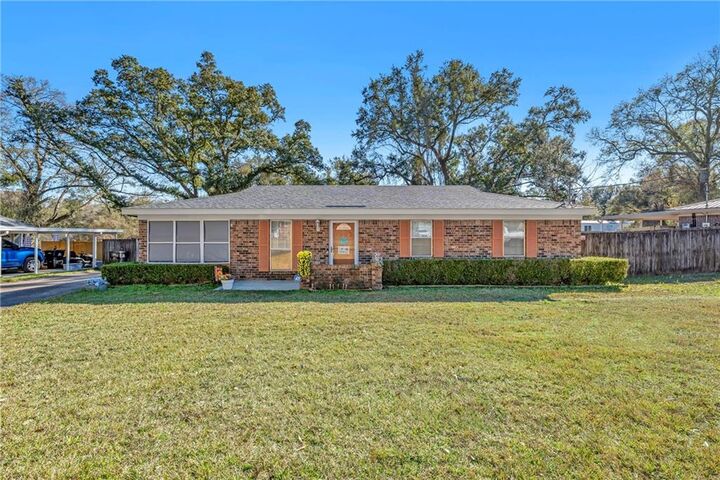 Property Photo: 7413 Wigfield Court AL 36619