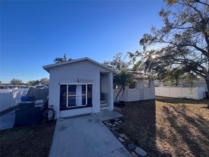 Property Photo:  520 Fairhope Drive  FL 33572 